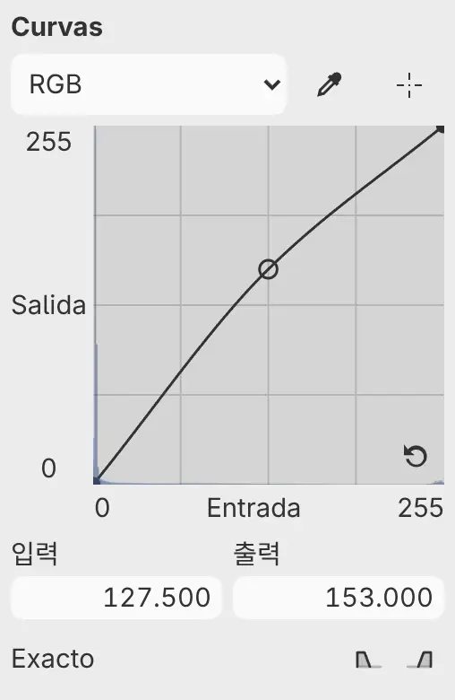 El panel Propiedades de Curvas con el menú de páginas, Muestrear punto, Ajuste dirigido y el gráfico de la curva.