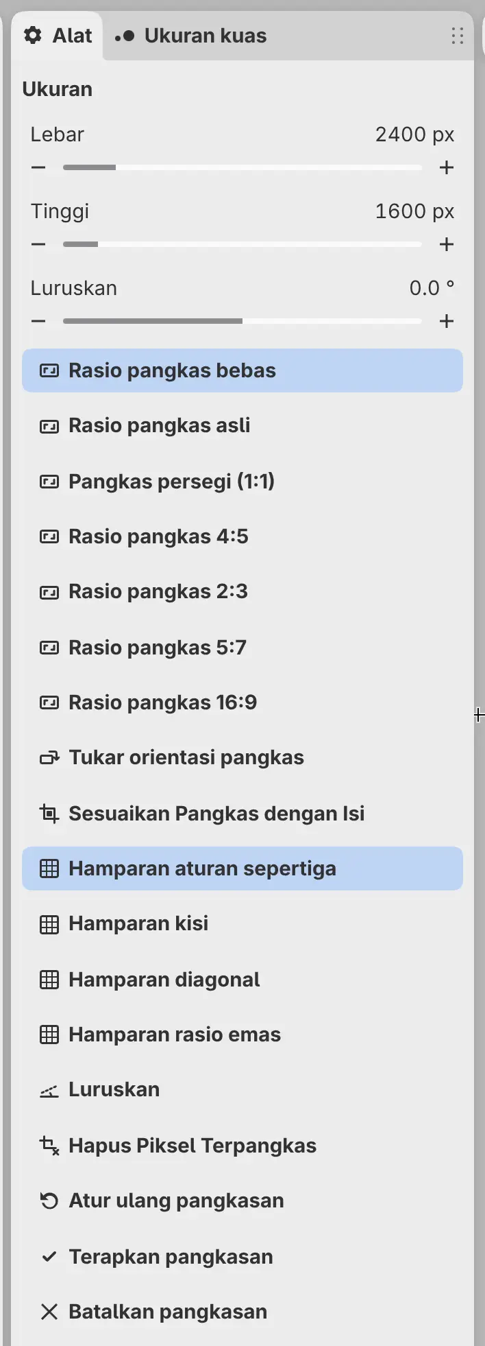 Panel Alat saat memangkas, dengan Lebar, Tinggi, dan Luruskan.