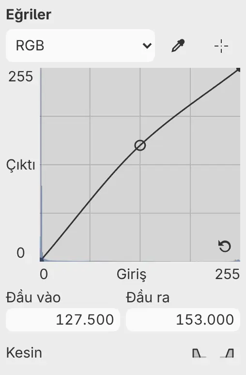 Sayfa menüsü, Noktadan örnek al, Hedefli ayar ve eğri grafiğiyle Eğriler için Özellikler paneli.